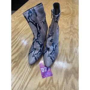 Aquatalia Women's 6.5 M Snake Skin Embossed Leather Chunky Heel Side Zip Pull-On